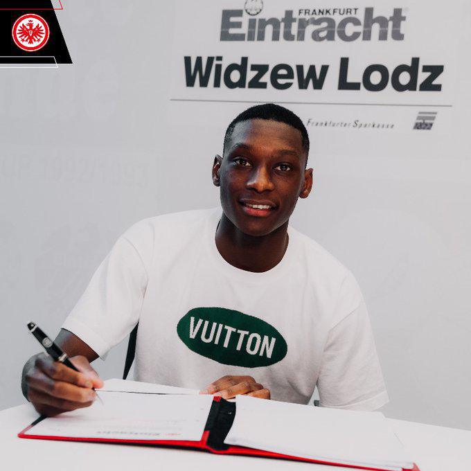 Francfort : Kolo Muani dresse un constat lucide sur la Ligue 1