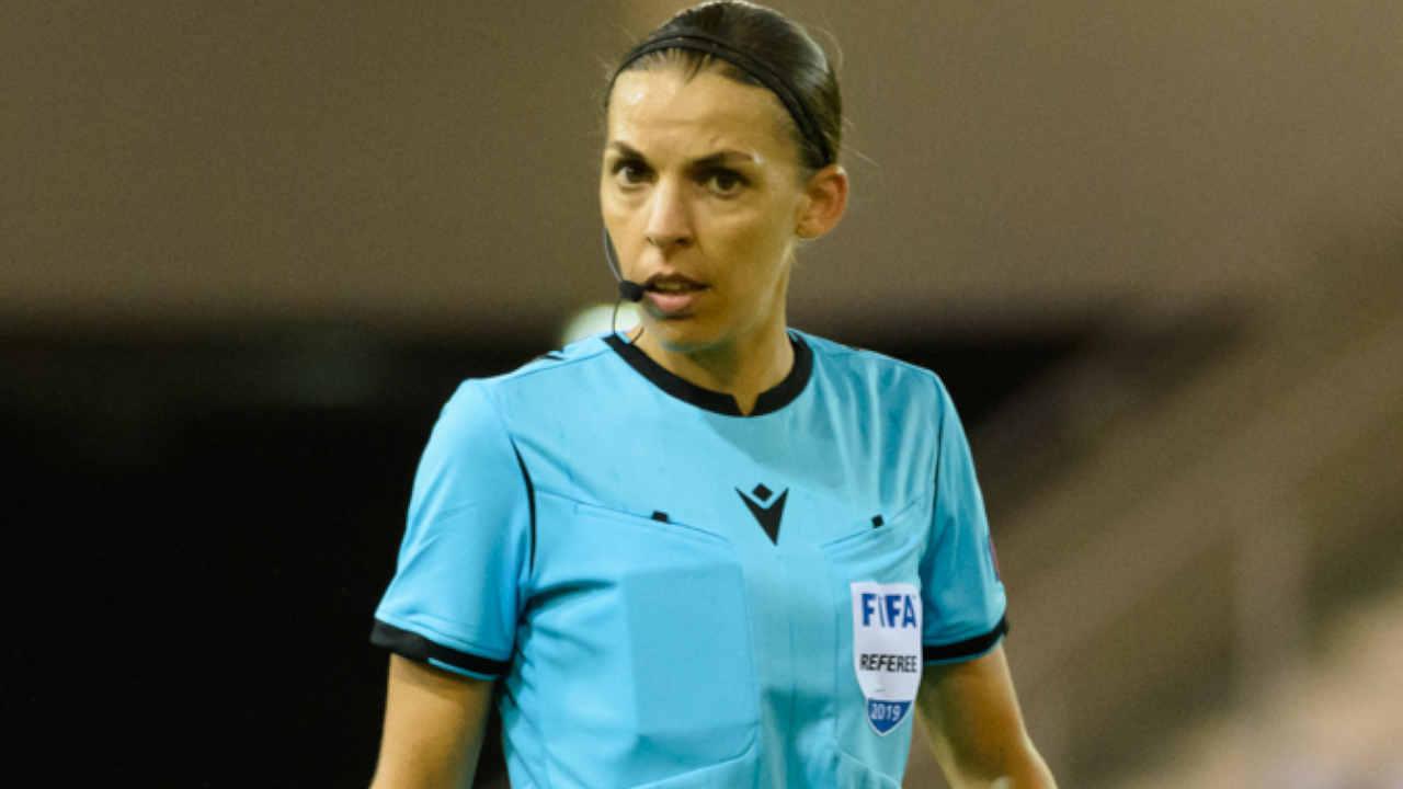 Stéphanie Frappart : l'arbitre des Premières Fois