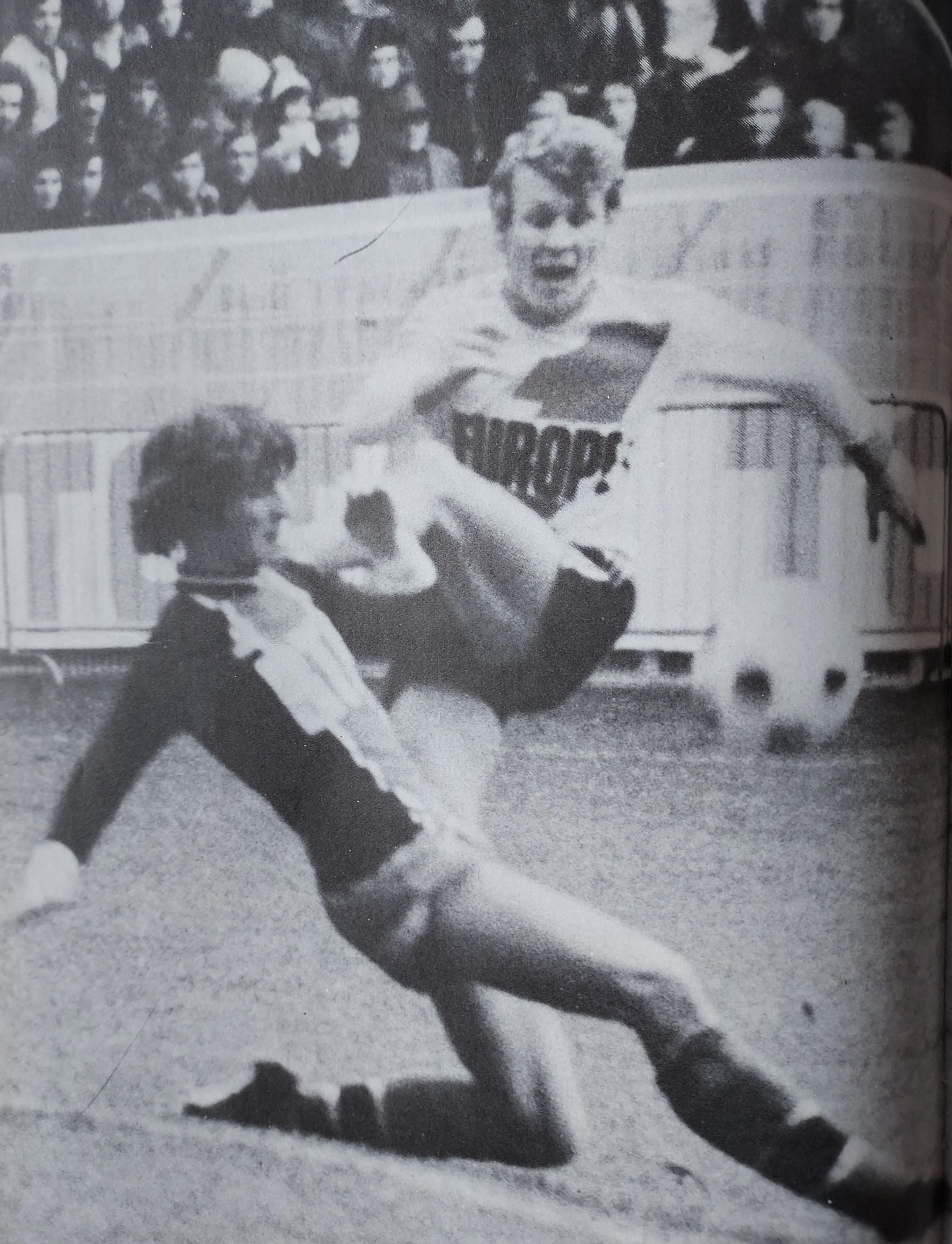 Ce joueur s'inclinait toujours face à la Marek quand il marquait pour le RC Lens, respect !