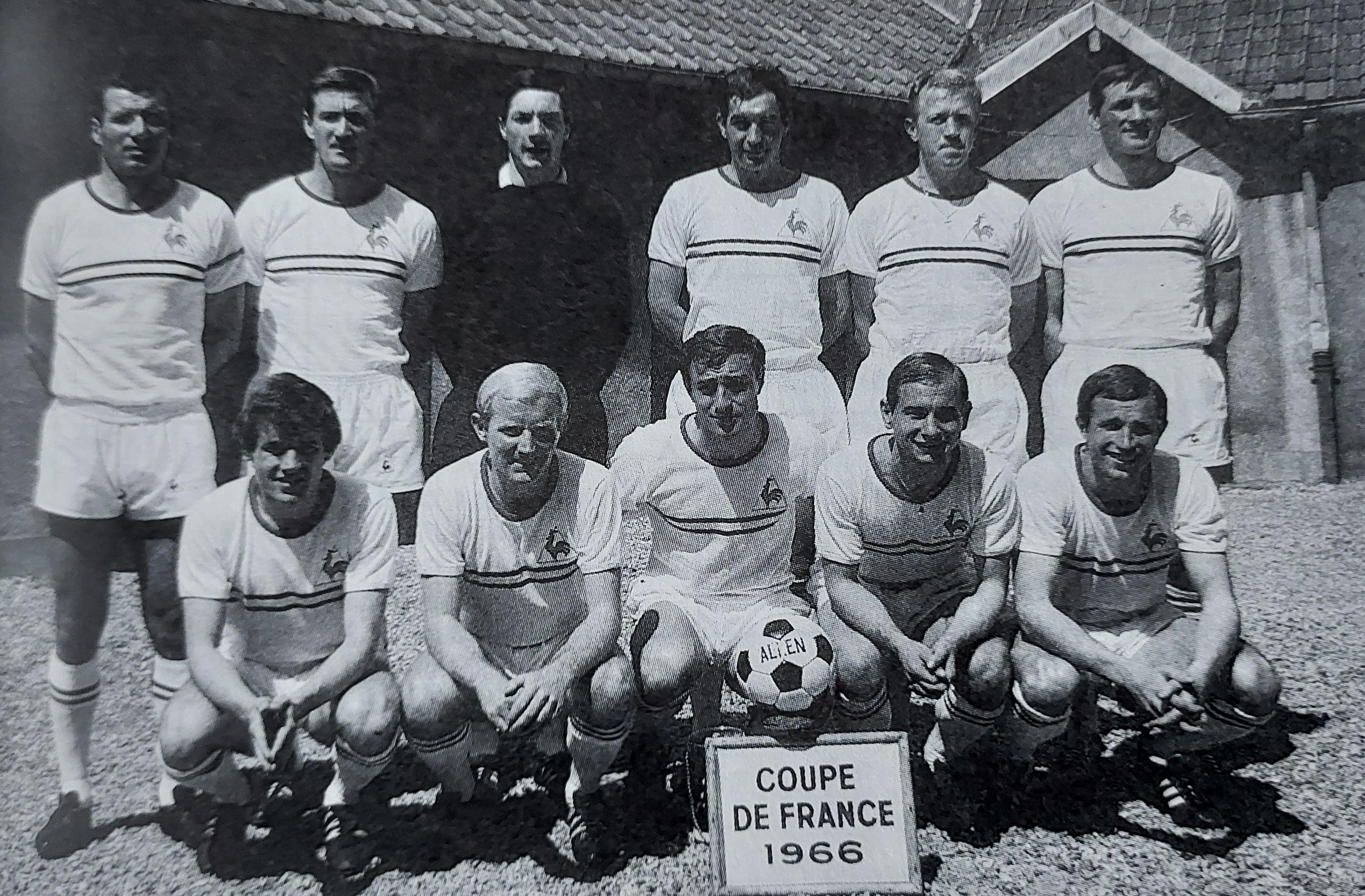 Adoré à la fois au RC Strasbourg et au FC Metz, il totalise 14 sélections en Equipe de France !