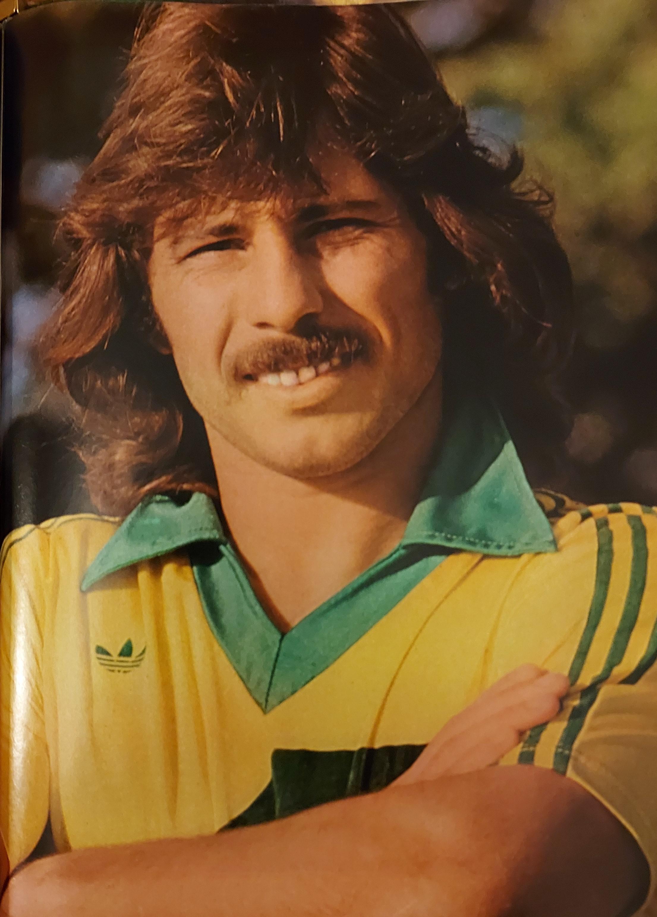 Passé par le FC Nantes et l'AS Monaco, cet international argentin nous a quitté beaucoup trop tôt