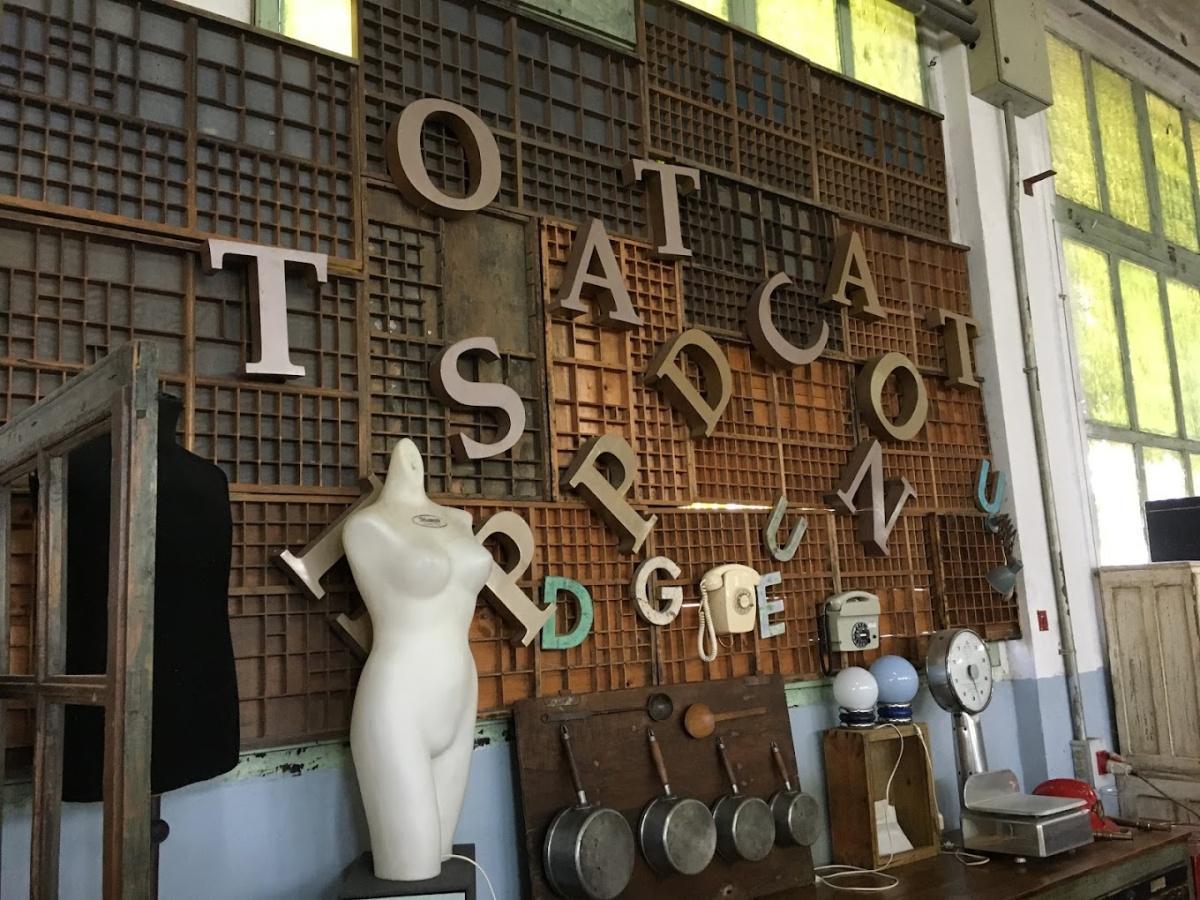 La Trona Antique Shop La Trona Antique Shop