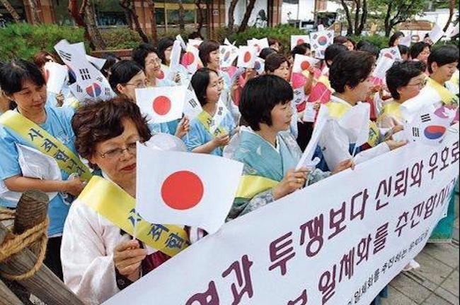 A Séoul (Corée du Sud), devant l'ambassade du Japon : manifestations des esclaves sexuelles de l'armée japonaise (crédits Lee Jae-Won)