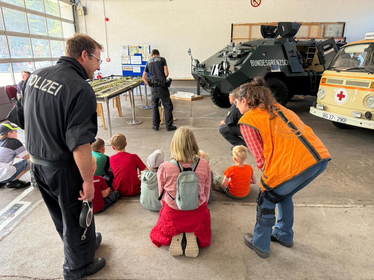 Ferienaktion bei der Bundespolizei-Akademie Lübeck Ferienaktion bei der Bundespolizei-Akademie Lübeck