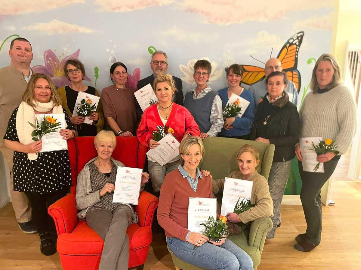 Ein Herz voller Dankbarkeit: 12 neue Trauerbegleiter*innen 🦋✨