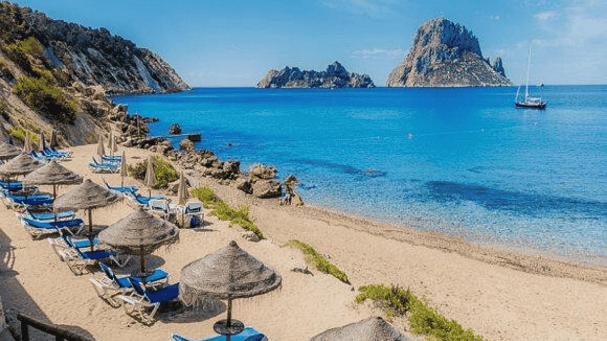 Lista de Playas sin humo en Ibiza: un soplo de aire fresco para las familias