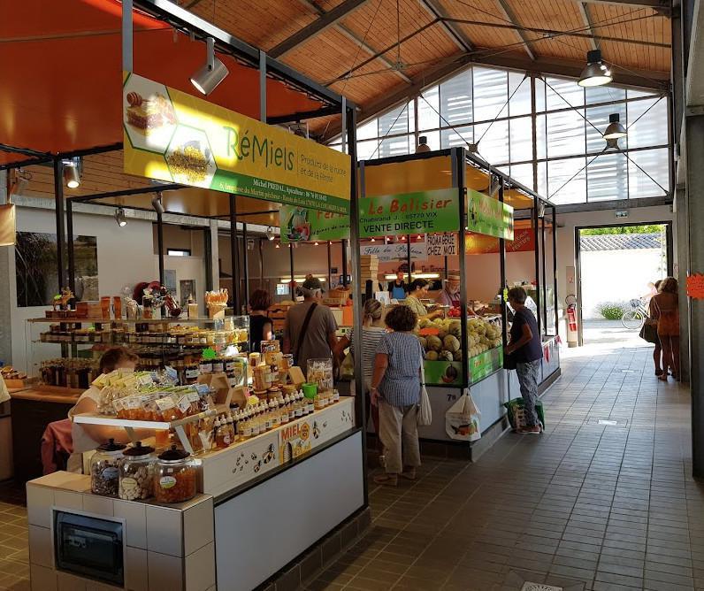 Le Marché de la Couarde-sur-Mer Le Marché de la Couarde-sur-Mer