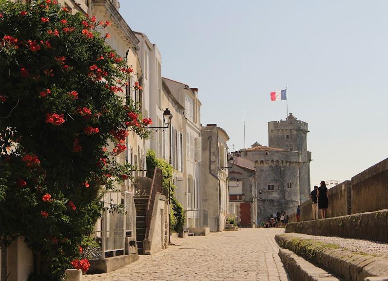 🎧 Le Chemin des Remparts et la Porte des Deux Moulins