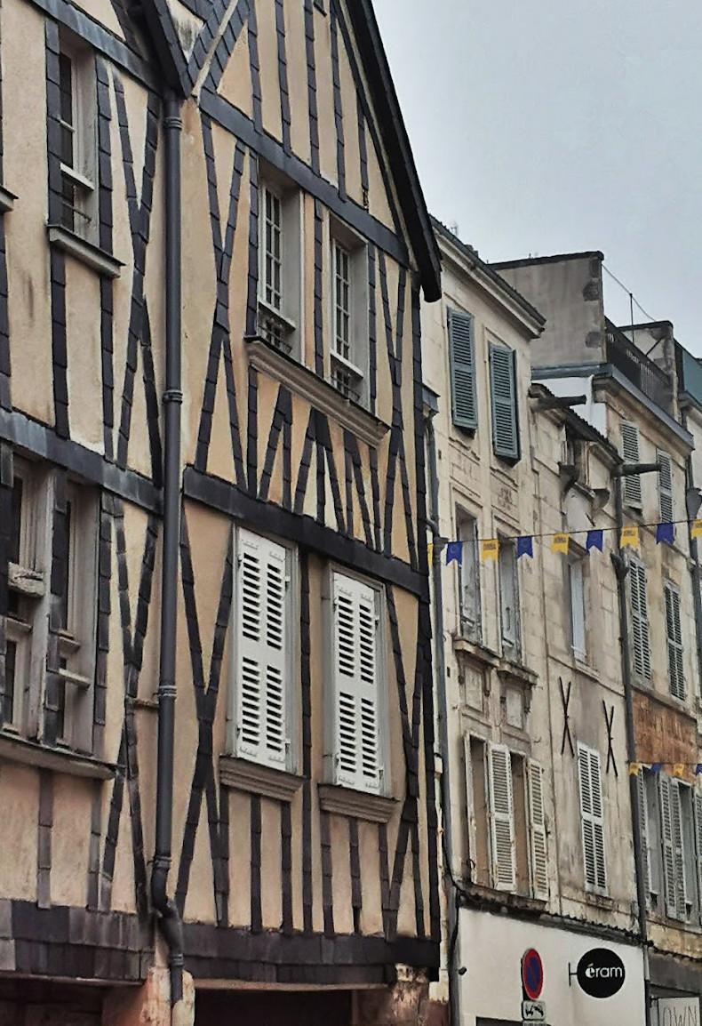 🎧 La Rue des Merciers 🎧 La Rue des Merciers