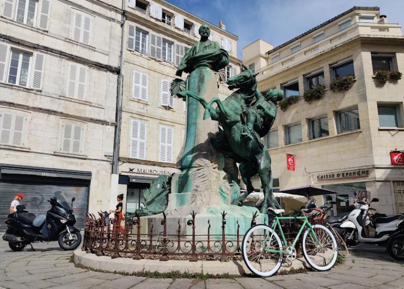 🎧 La Place des Petits Bancs 🎧 La Place des Petits Bancs