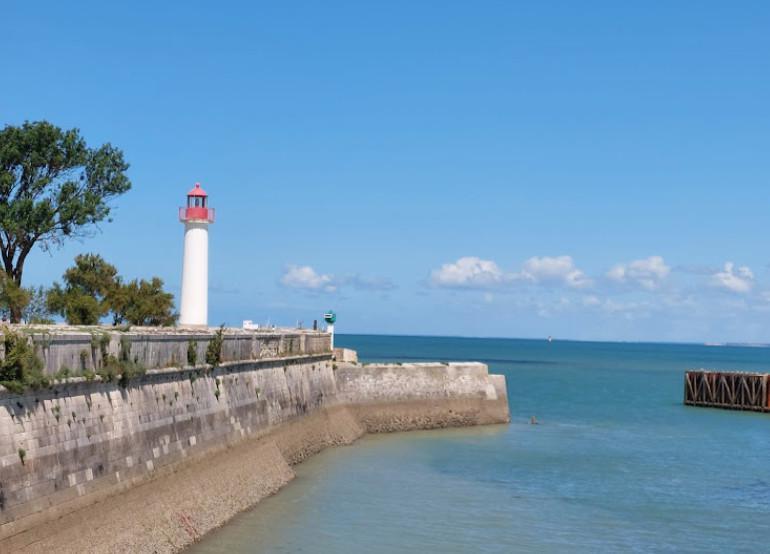 Le Phare Rouge de Saint-Martin Le Phare Rouge de Saint-Martin
