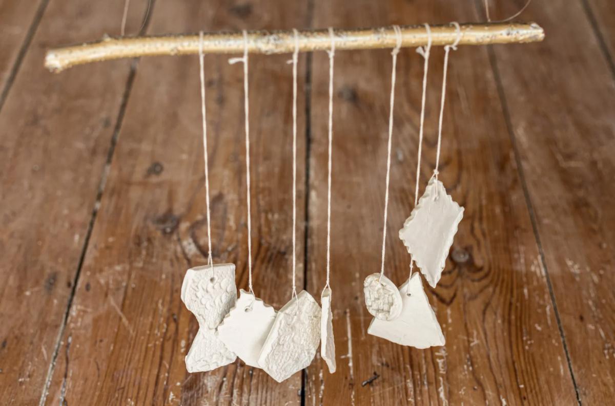 🎐 Créez un mobile en porcelaine en duo parent-enfant avec Dora 🎐 Créez un mobile en porcelaine en duo parent-enfant avec Dora