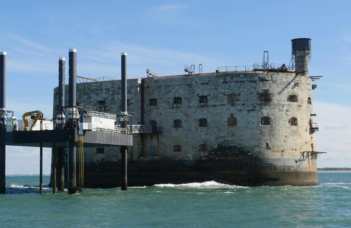 ⛵ Sortie en Catamaran vers le Fort Boyard depuis La Rochelle ⛵ Sortie en Catamaran vers le Fort Boyard depuis La Rochelle