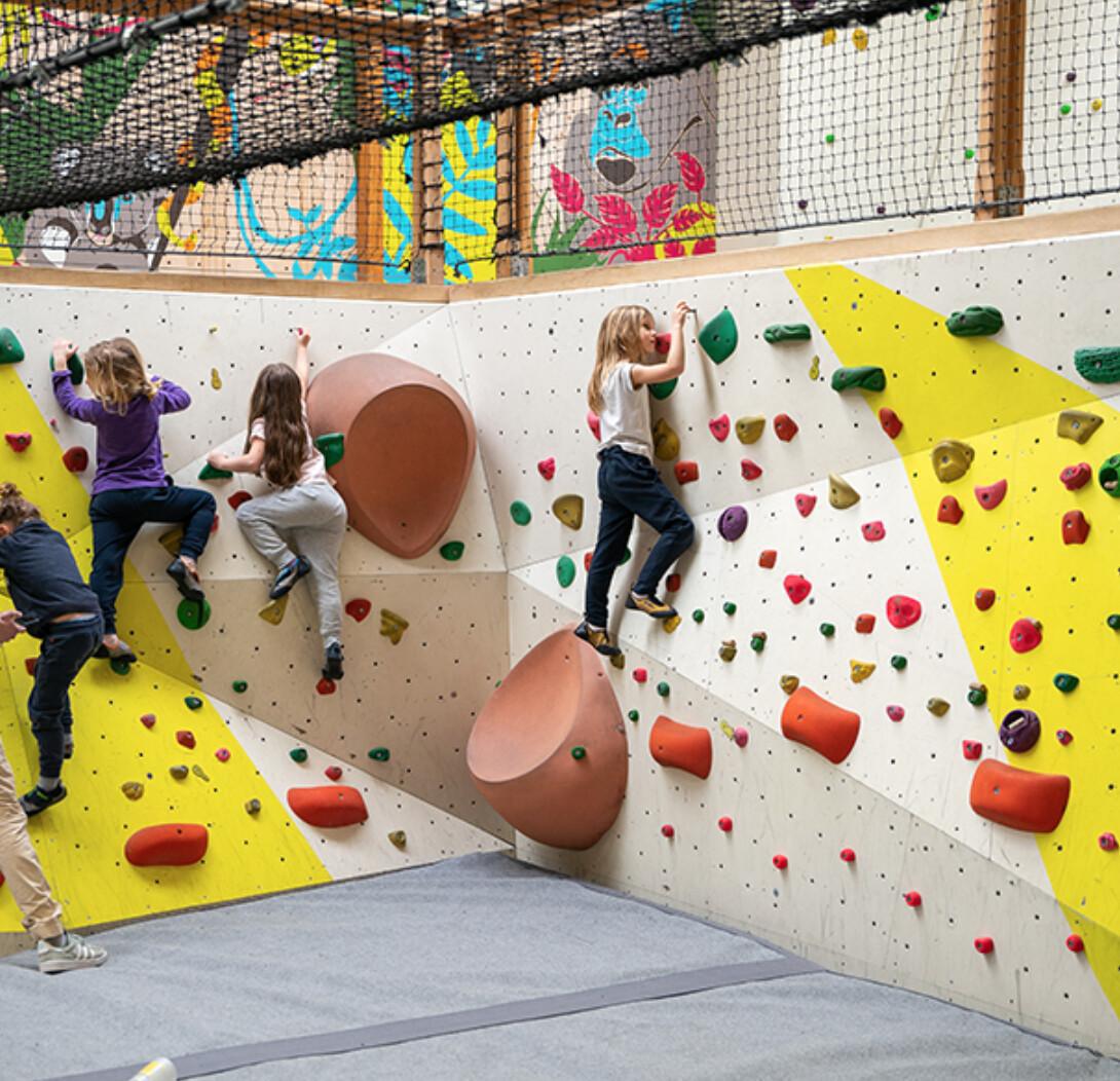 🧗♂️ Initiez-vous à l’escalade de bloc chez Camp4 🧗♂️ Initiez-vous à l’escalade de bloc chez Camp4