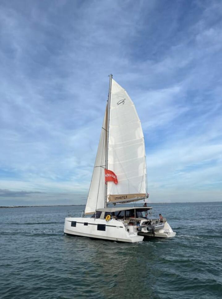 ⛵ Partez pour une croisière de 5h30 en catamaran au large de l’Île de Ré ⛵ Partez pour une croisière de 5h30 en catamaran au large de l’Île de Ré