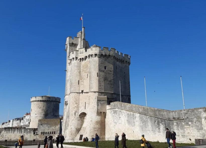 🏰 Explorez les Tours emblématiques de La Rochelle 🏰 Explorez les Tours emblématiques de La Rochelle