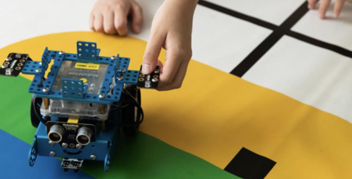 Atelier MBOT2 à la Médiathèque Michel-Crépeau