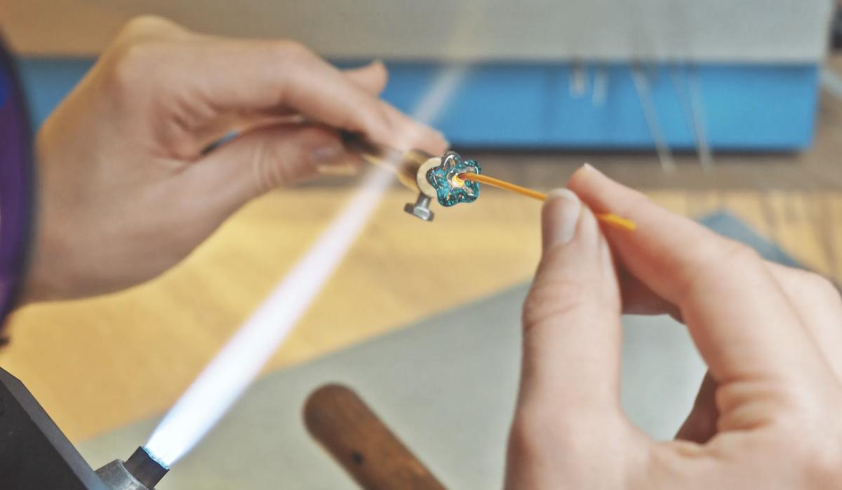 Fabriquez votre bouquet de fleurs en verre filé avec Pauline Fabriquez votre bouquet de fleurs en verre filé avec Pauline
