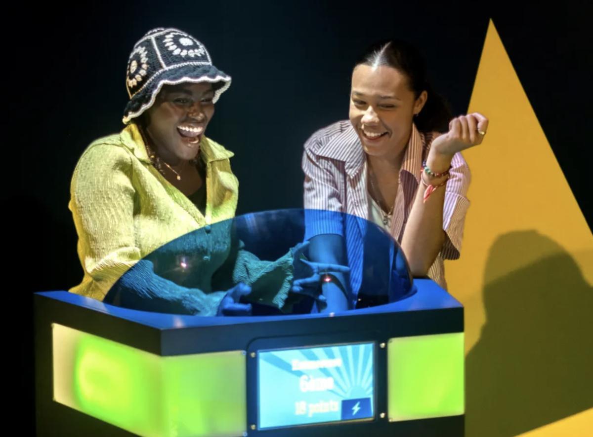 Défiez vos amis sur un plateau télé : l'expérience Quiz Room à La Rochelle Défiez vos amis sur un plateau télé : l'expérience Quiz Room à La Rochelle