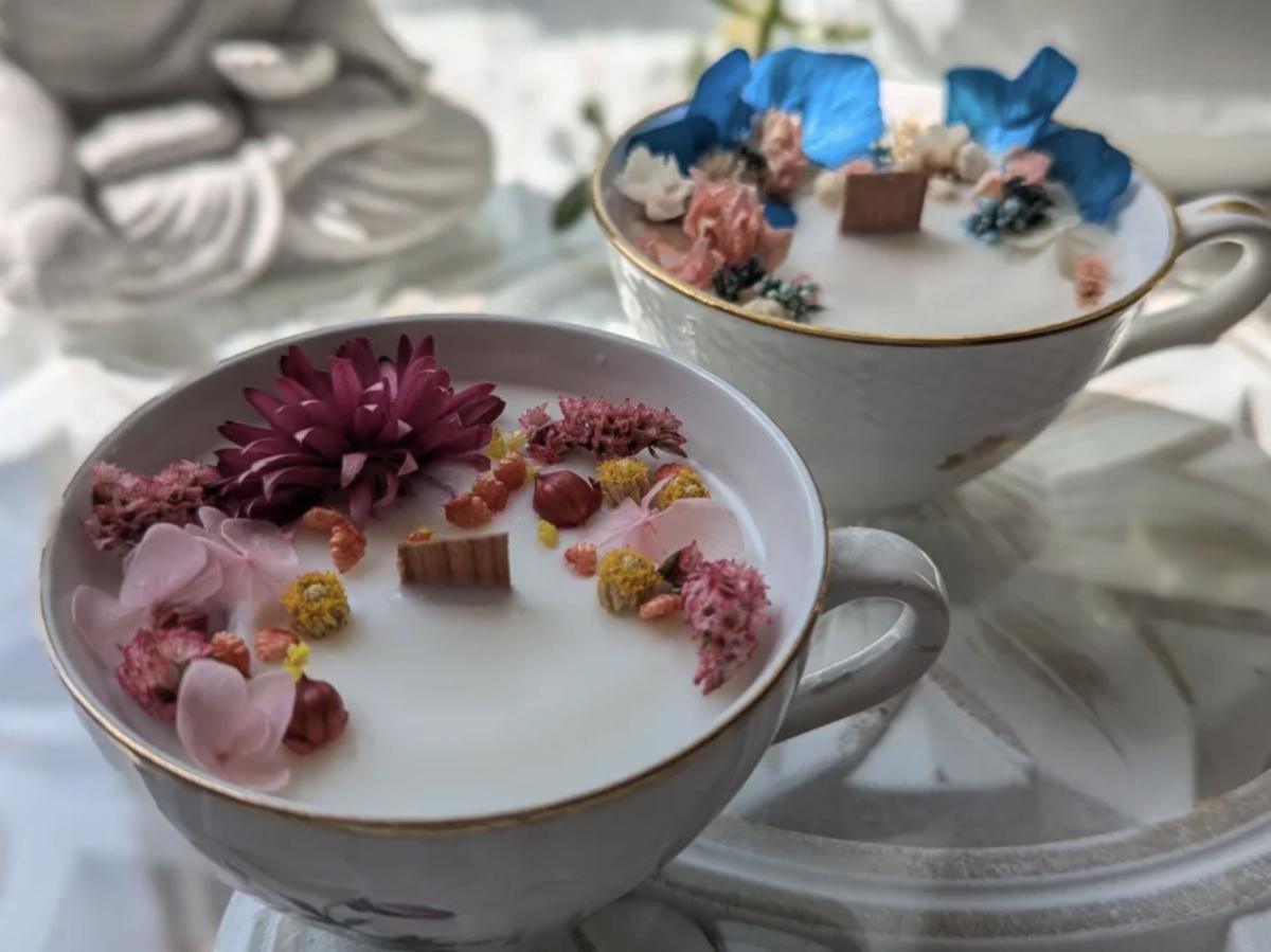 Atelier bougie fleurie à L'Atelier des possibles