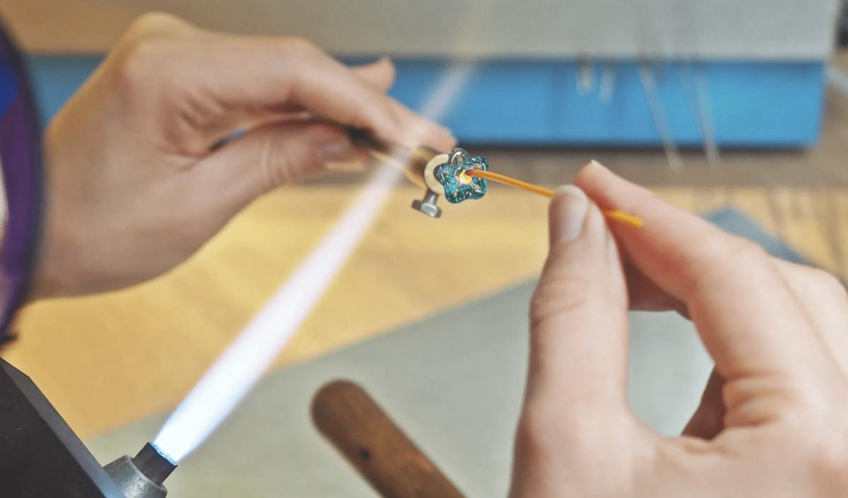 Atelier bouquet de fleurs en verre filé 
