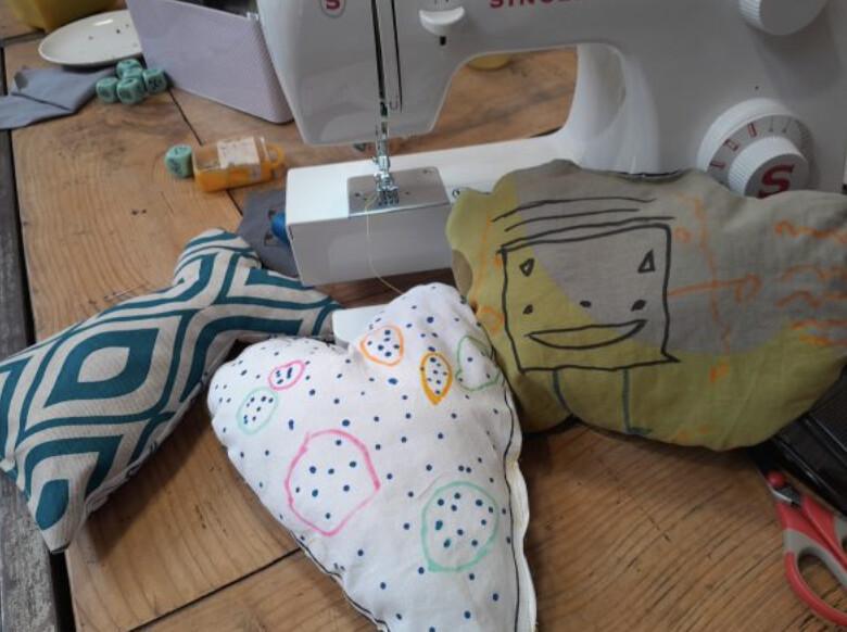 Atelier "dessine moi un doudou" aux Cabanes Urbaines Atelier "dessine moi un doudou" aux Cabanes Urbaines