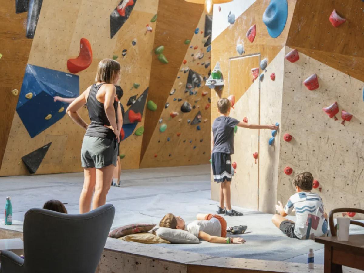 Séance d'escalade aux Cabanes Urbaines Séance d'escalade aux Cabanes Urbaines