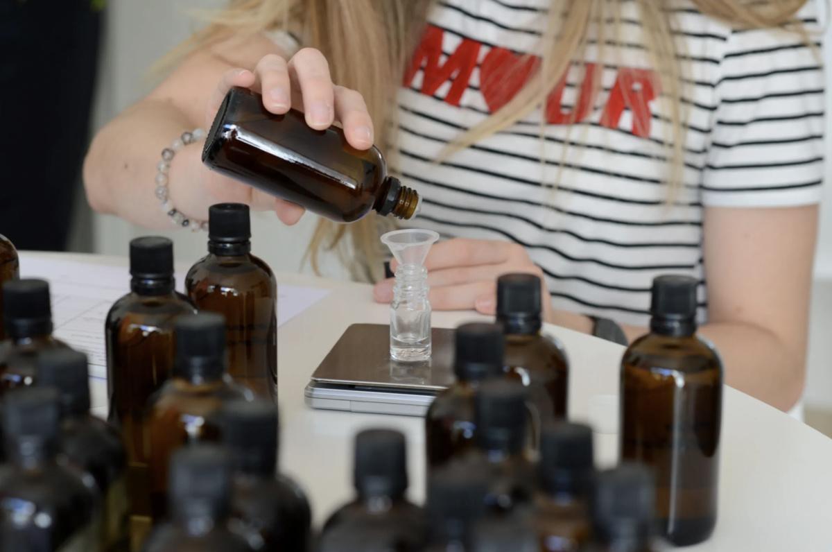 Fabriquez votre parfum de 60ml avec Eloïse à La Jarne