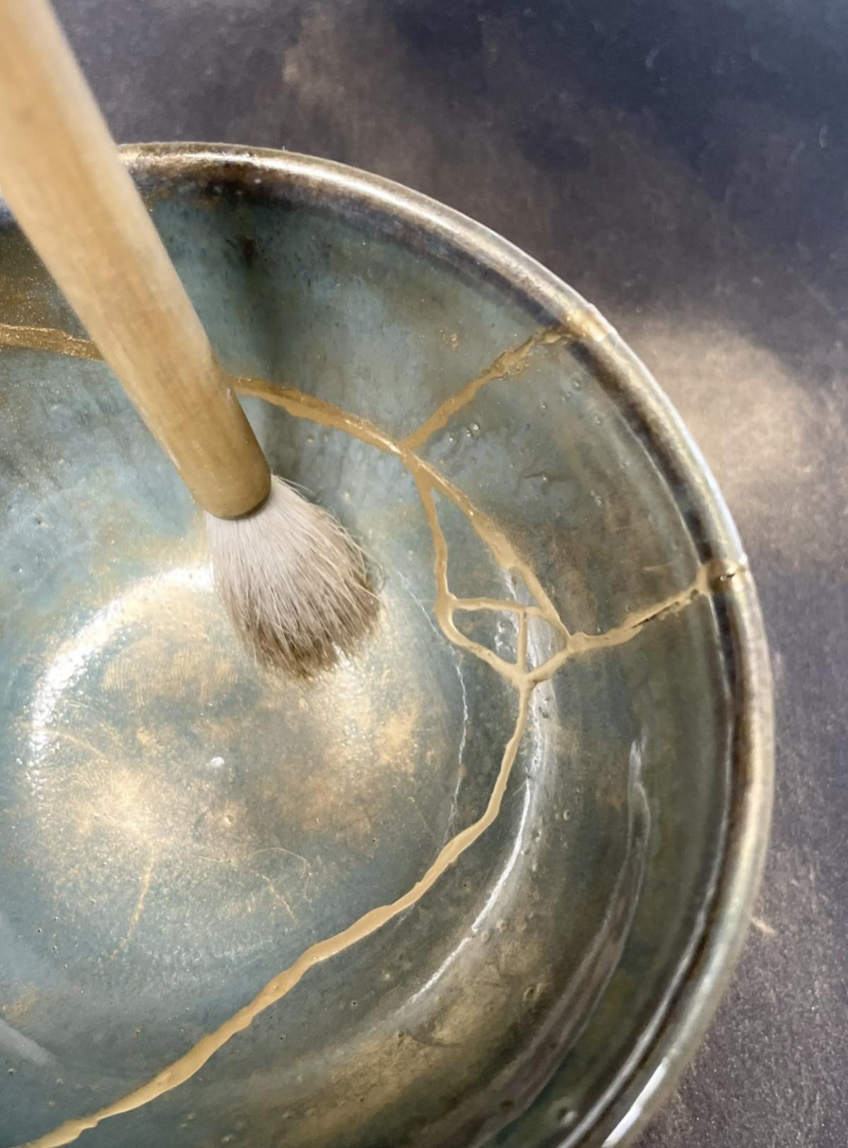 Initiation au kintsugi à l'atelier d'Izumi Initiation au kintsugi à l'atelier d'Izumi