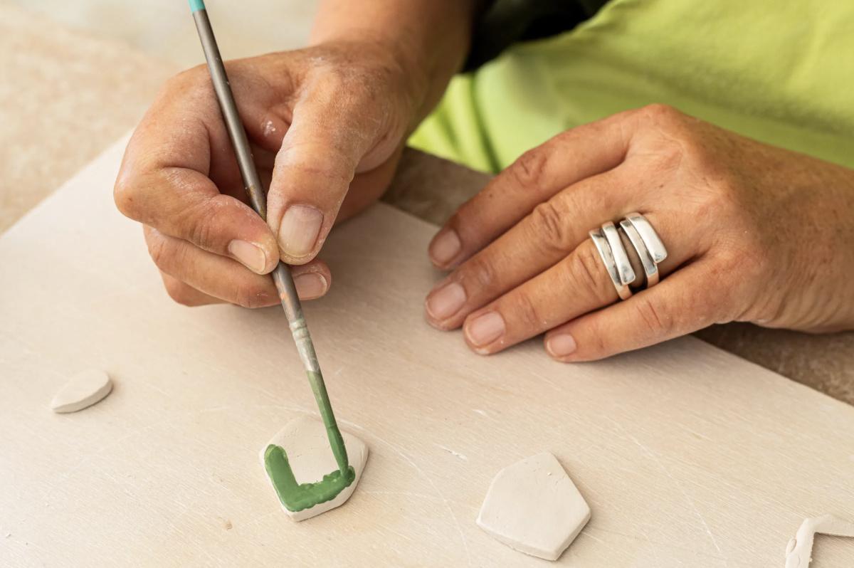 Atelier bijoux en porcelaine à l'Atelier de Dora Atelier bijoux en porcelaine à l'Atelier de Dora