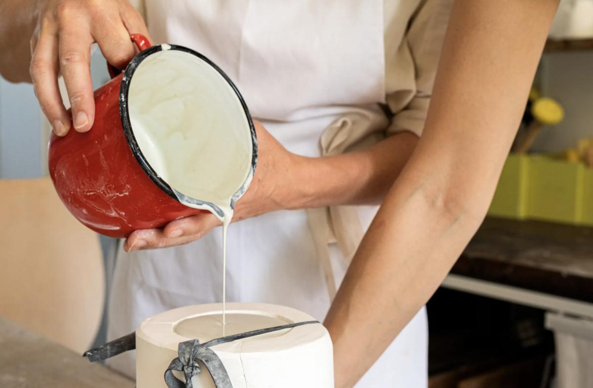 Moulez vos deux pièces en céramique à l'Atelier de Dora Moulez vos deux pièces en céramique à l'Atelier de Dora