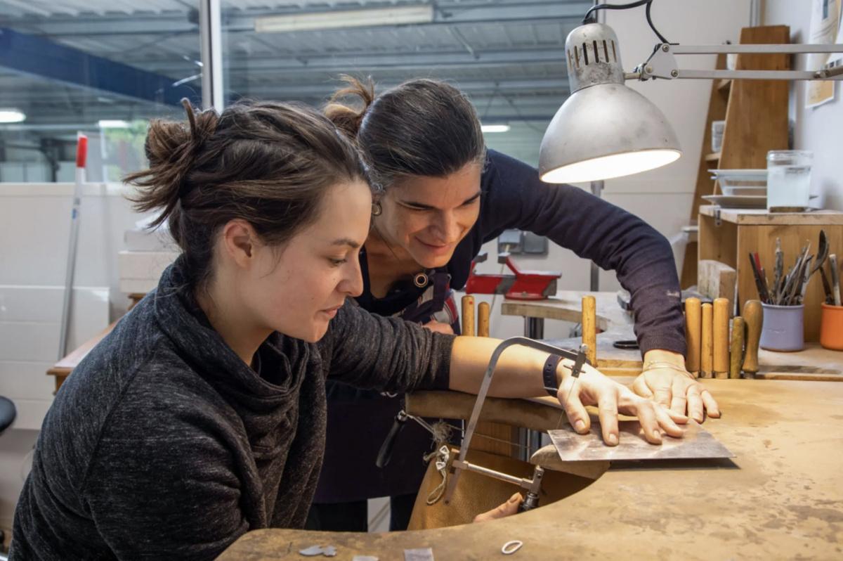 Atelier boucles d'oreilles en argent à La Rochelle