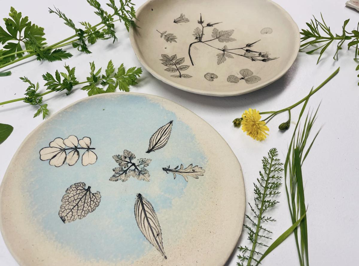 Décorez votre duo d'assiettes à l'estampage naturel Décorez votre duo d'assiettes à l'estampage naturel