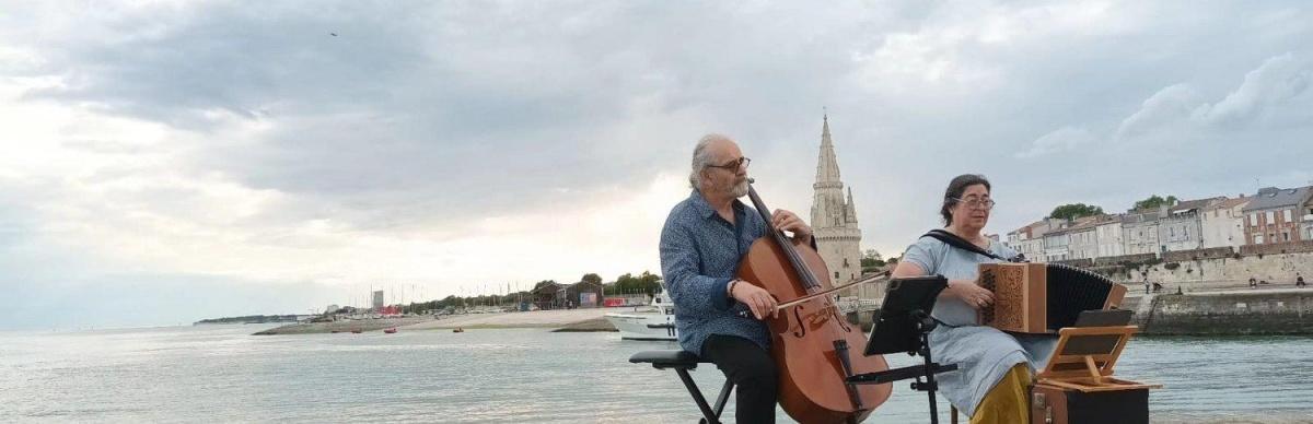 Concert Les Couchers de Soleil : accordéon et violoncelle sur l'esplanade du Gabut Concert Les Couchers de Soleil : accordéon et violoncelle sur l'esplanade du Gabut