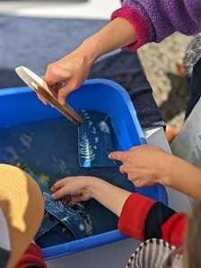 Atelier cyanotype à la médiathèque de Villeneuve-les-Salines Atelier cyanotype à la médiathèque de Villeneuve-les-Salines