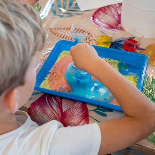 Petit Chimiste, atelier scientifique 3-6 ans aux Cabanes urbaines Petit Chimiste, atelier scientifique 3-6 ans aux Cabanes urbaines