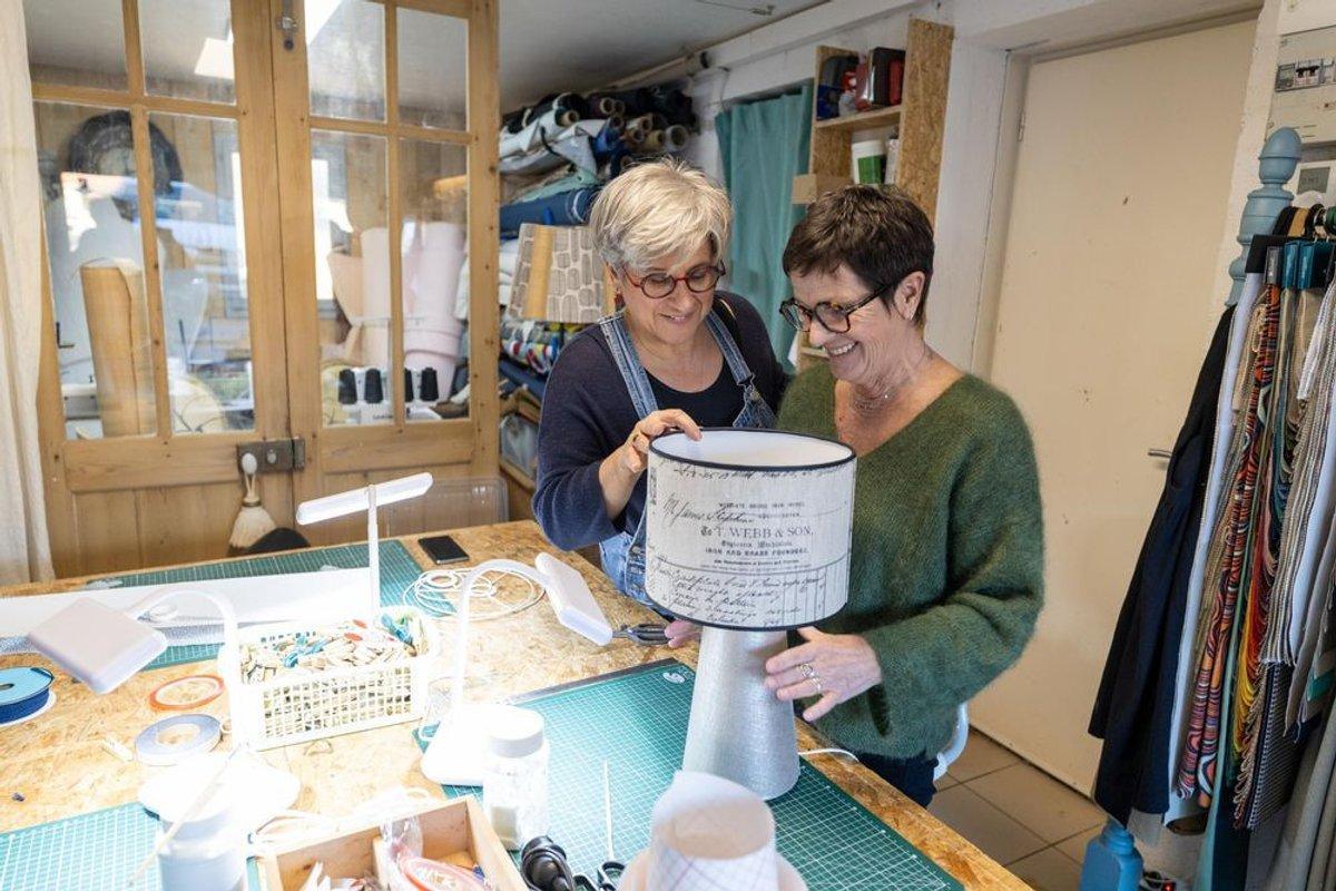 Fabriquez et montez votre lampe composée de deux abat-jour avec Céline à Angoulins Fabriquez et montez votre lampe composée de deux abat-jour avec Céline à Angoulins
