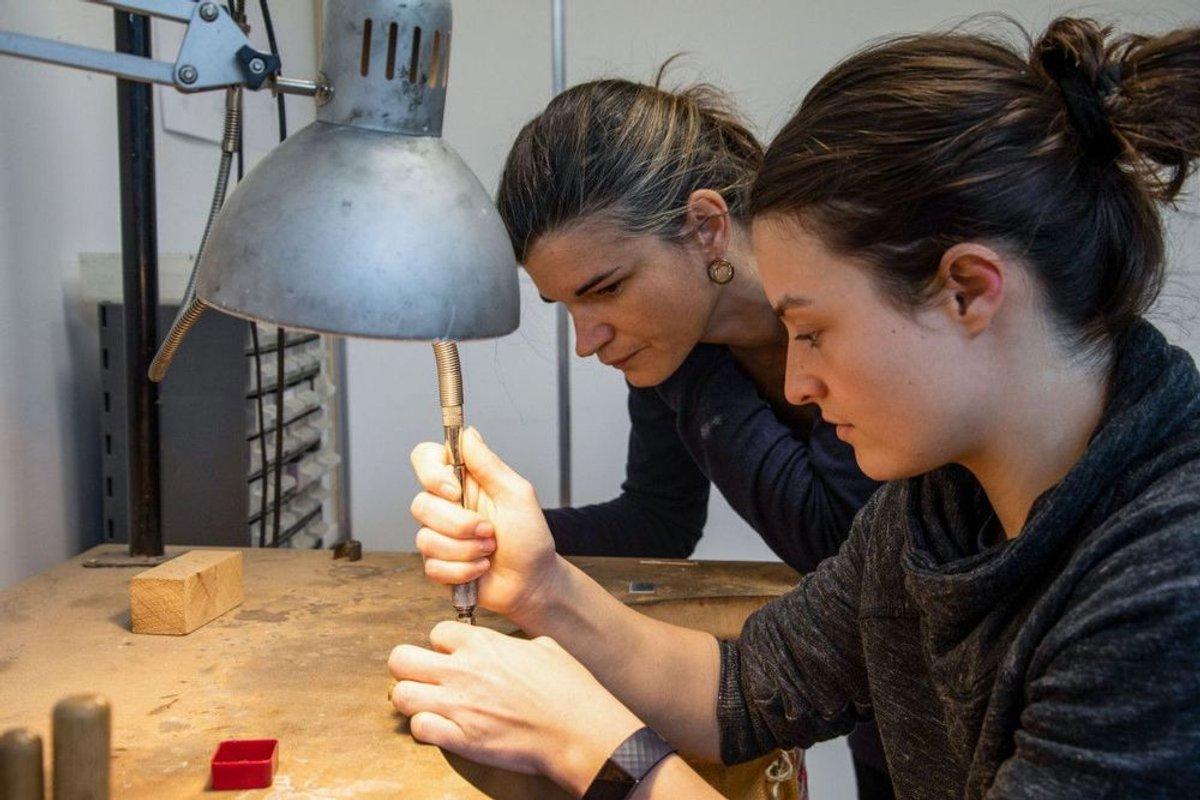 Réalisez vos boucles d'oreilles en argent à La Rochelle Réalisez vos boucles d'oreilles en argent à La Rochelle