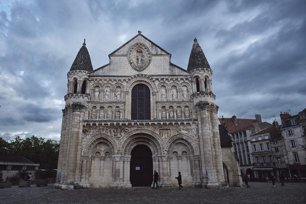 Poitiers depuis La Rochelle : train direct, Notre-Dame-la-Grande, les Polychromies de Noël et où dormir Poitiers depuis La Rochelle : train direct, Notre-Dame-la-Grande, les Polychromies de Noël et où dormir