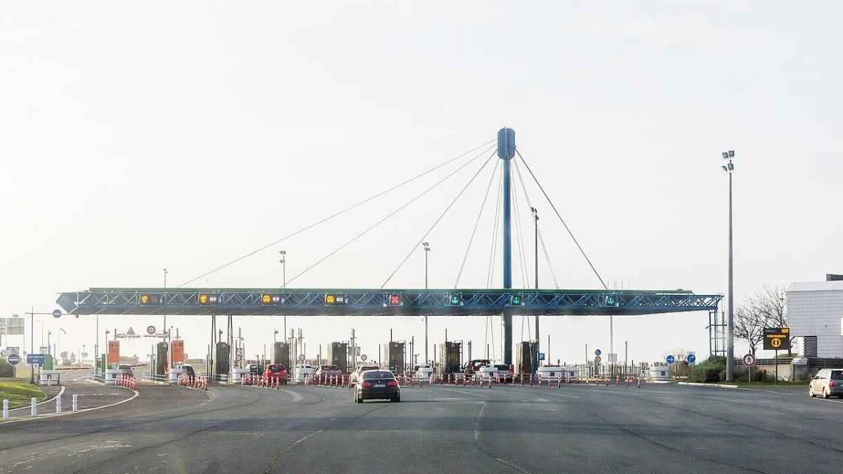Le saviez-vous ? Pourquoi le péage du pont de Ré change de prix selon la saison ? Le saviez-vous ? Pourquoi le péage du pont de Ré change de prix selon la saison ?