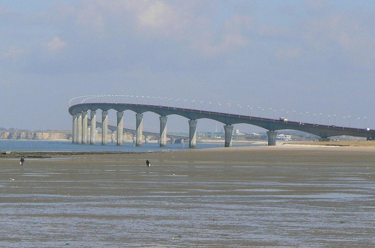 Le saviez-vous ? Pourquoi le pont de Ré fait une courbe ? Le saviez-vous ? Pourquoi le pont de Ré fait une courbe ?