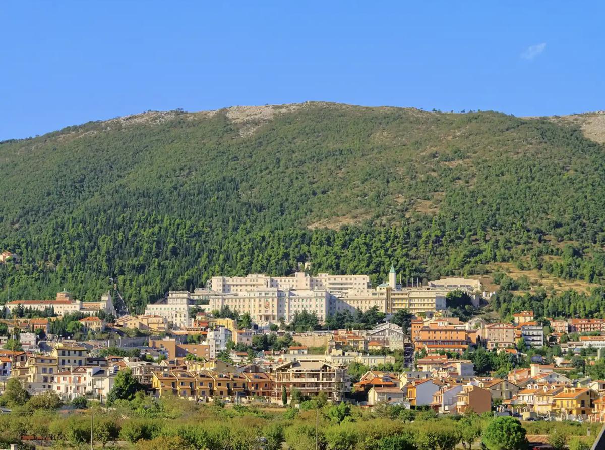 San Giovanni Rotondo: Tra Natura, Fede e il Santuario di San Pio