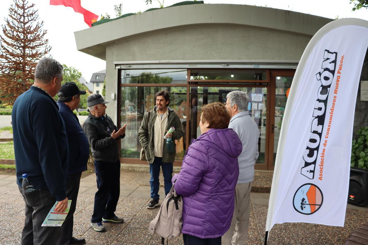 Acopucón entrega información a las comunidades de Villarrica y Pucón