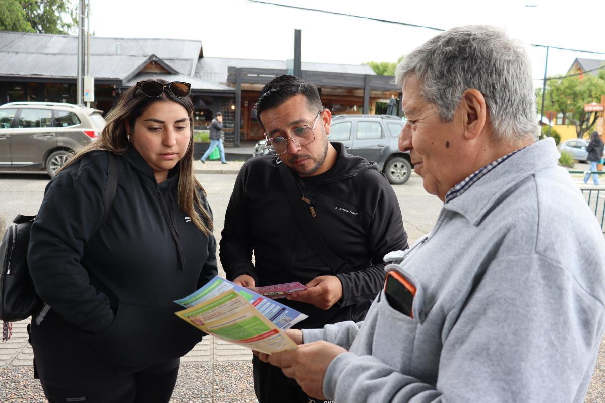 Acopucón entrega información a las comunidades de Villarrica y Pucón