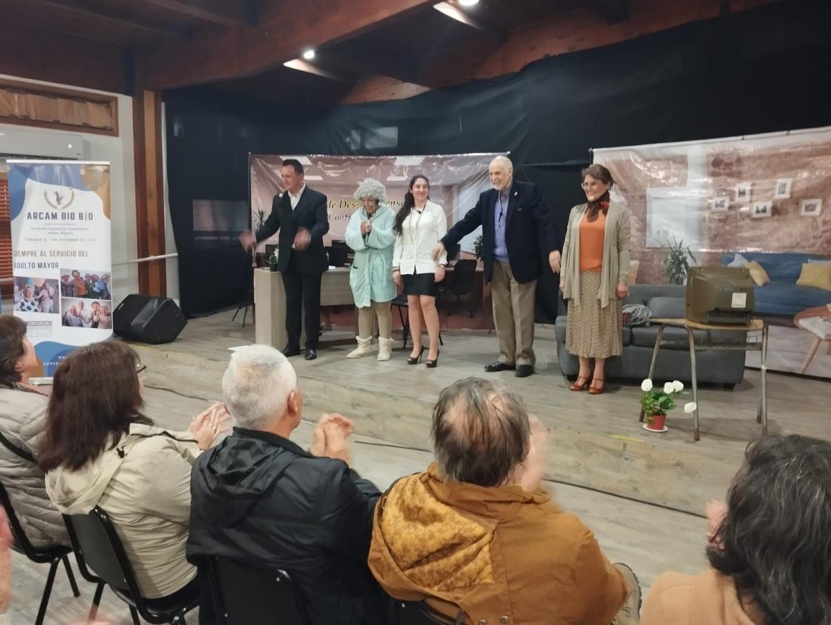 Obra teatral de adultos mayores sacó aplausos en Pucón Obra teatral de adultos mayores sacó aplausos en Pucón