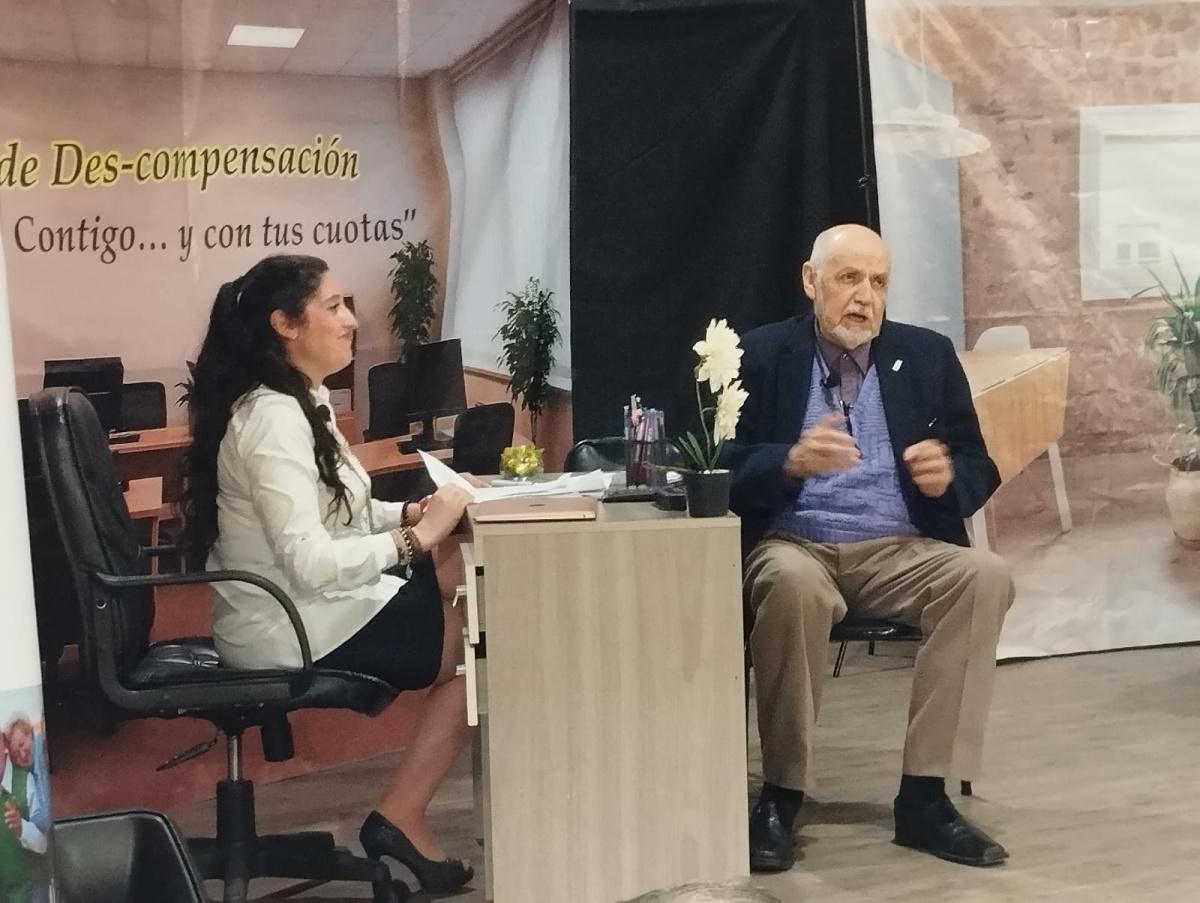 Obra teatral de adultos mayores sacó aplausos en Pucón