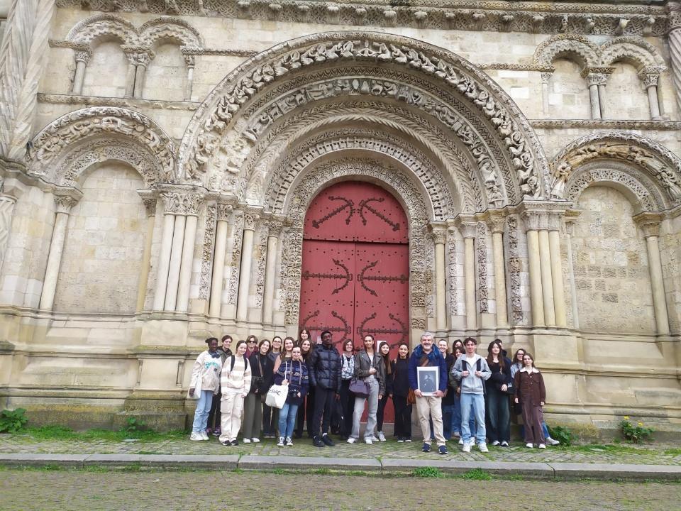 Notre EDS - Histoire des Arts (HIDA) Notre EDS - Histoire des Arts (HIDA)