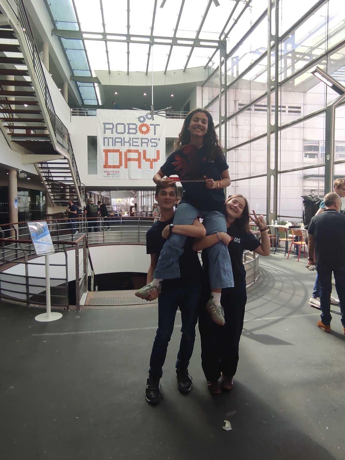 Les équipes de notre Club Robot récompensées Les équipes de notre Club Robot récompensées