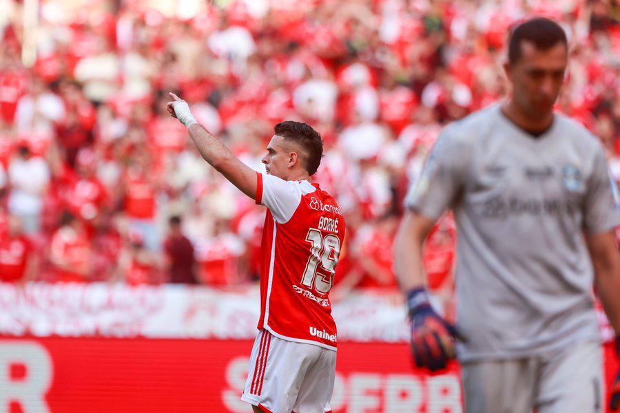 O Internacional vence o Grêmio no Beira-Rio de 1 a 0 e se aproxima do G-4