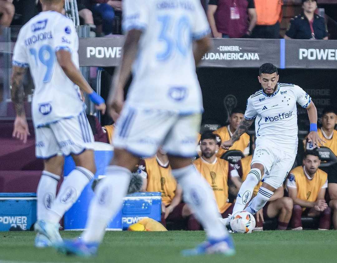 Cruzeiro derrota o Lanús na Argentina e conquista vaga na final da Sul-Americana Cruzeiro derrota o Lanús na Argentina e conquista vaga na final da Sul-Americana